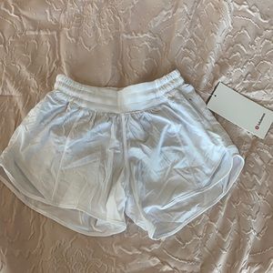 NWT Lululemon 2 White 4 inch Hotty Hot Shorts